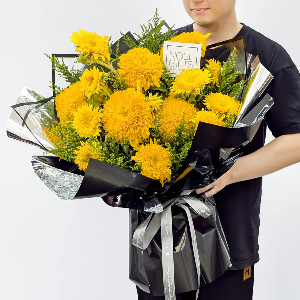 Born to Shine Deluxe Hand Bouquet